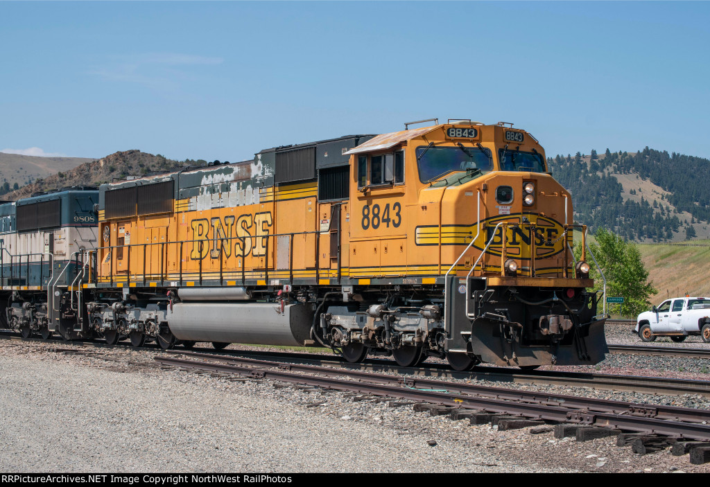 BNSF 8843